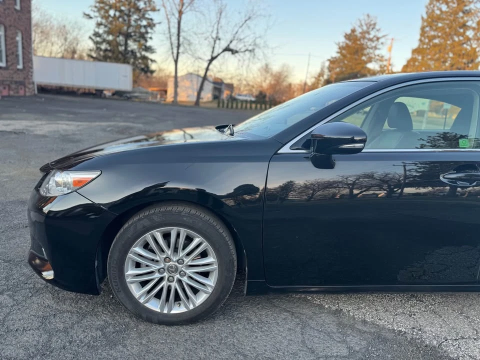 2015 Lexus ES 6th Gen - Image 14 of 15