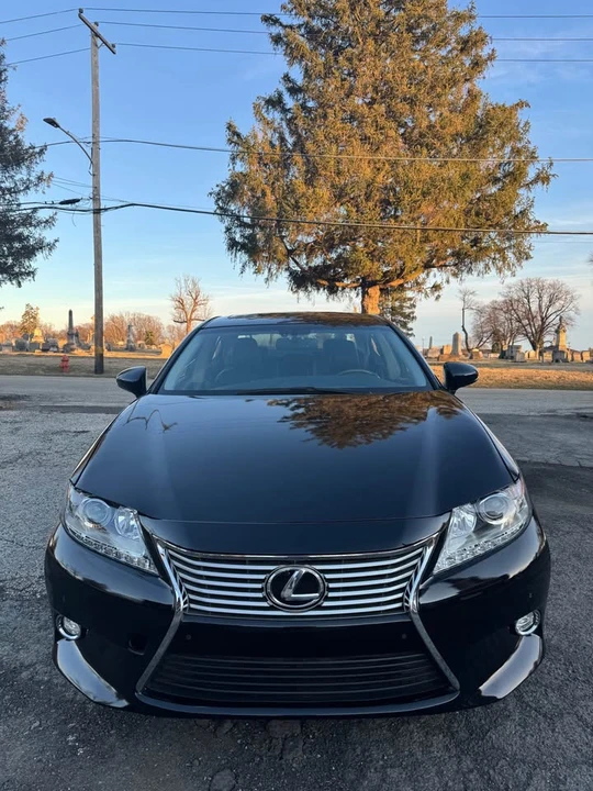 2015 Lexus ES 6th Gen - Image 3 of 15