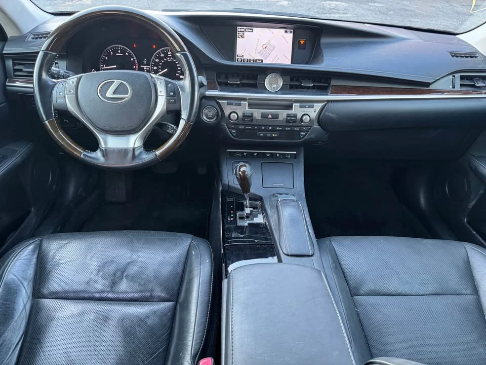 2015 Lexus ES 6th Gen - Image 12 of 15