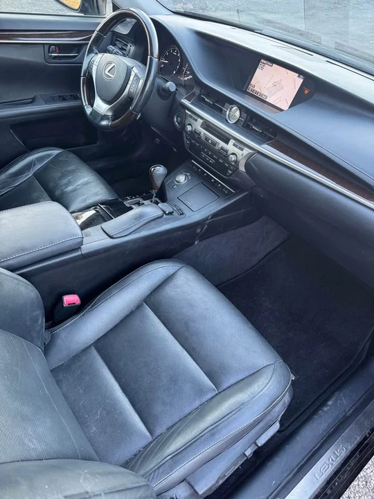 2015 Lexus ES 6th Gen - Image 11 of 15