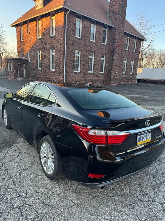 2015 Lexus ES 6th Gen - Image 7 of 15