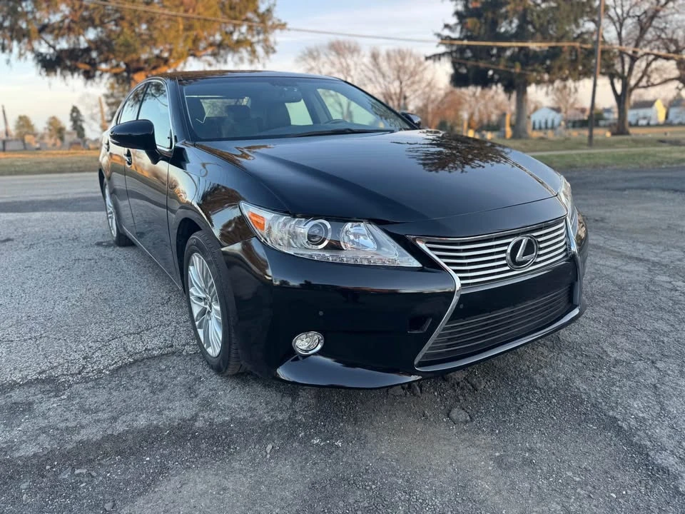 2015 Lexus ES 6th Gen - Image 10 of 15