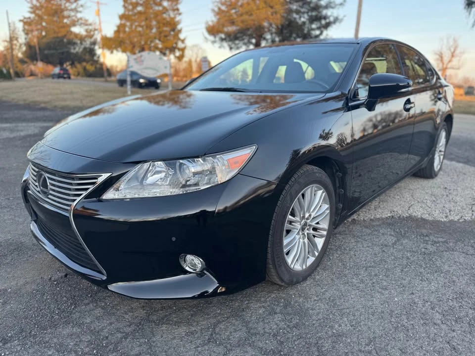 2015 Lexus ES 6th Gen - Image 13 of 15
