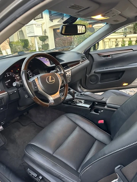 2015 Lexus ES 6th Gen - Image 4 of 11
