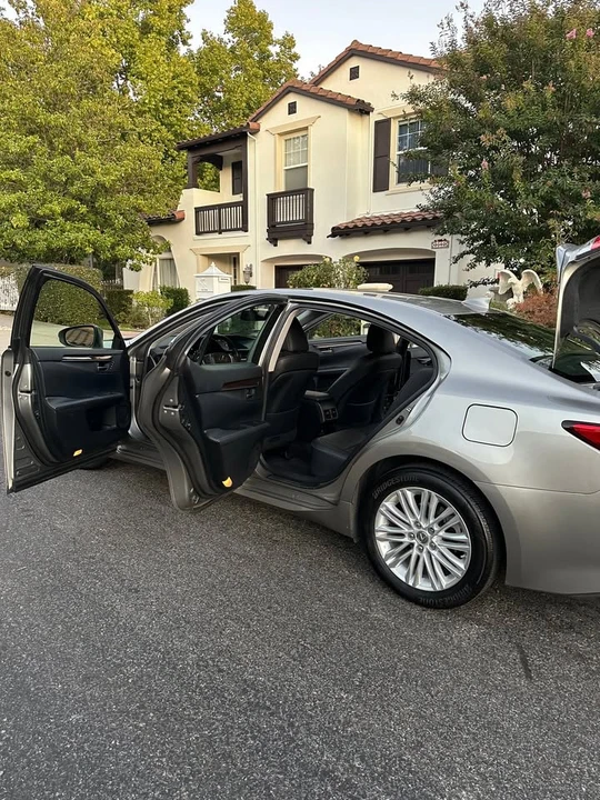 2015 Lexus ES 6th Gen - Image 8 of 11
