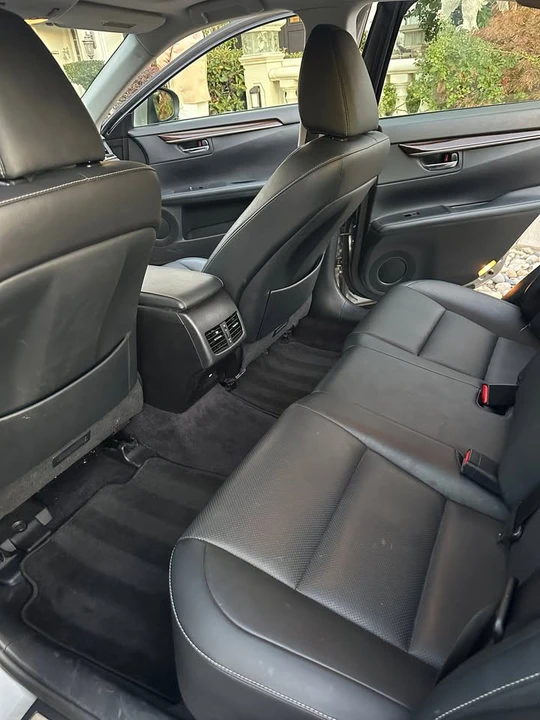 2015 Lexus ES 6th Gen - Image 6 of 11