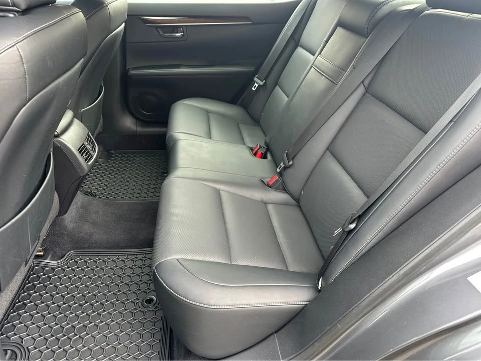 2015 Lexus ES 6th Gen - Image 11 of 20
