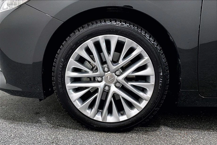 2015 Lexus ES 6th Gen - Image 8 of 8