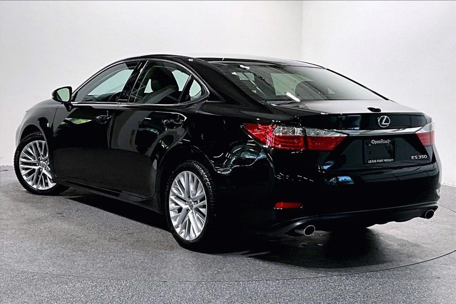 2015 Lexus ES 6th Gen - Image 3 of 8