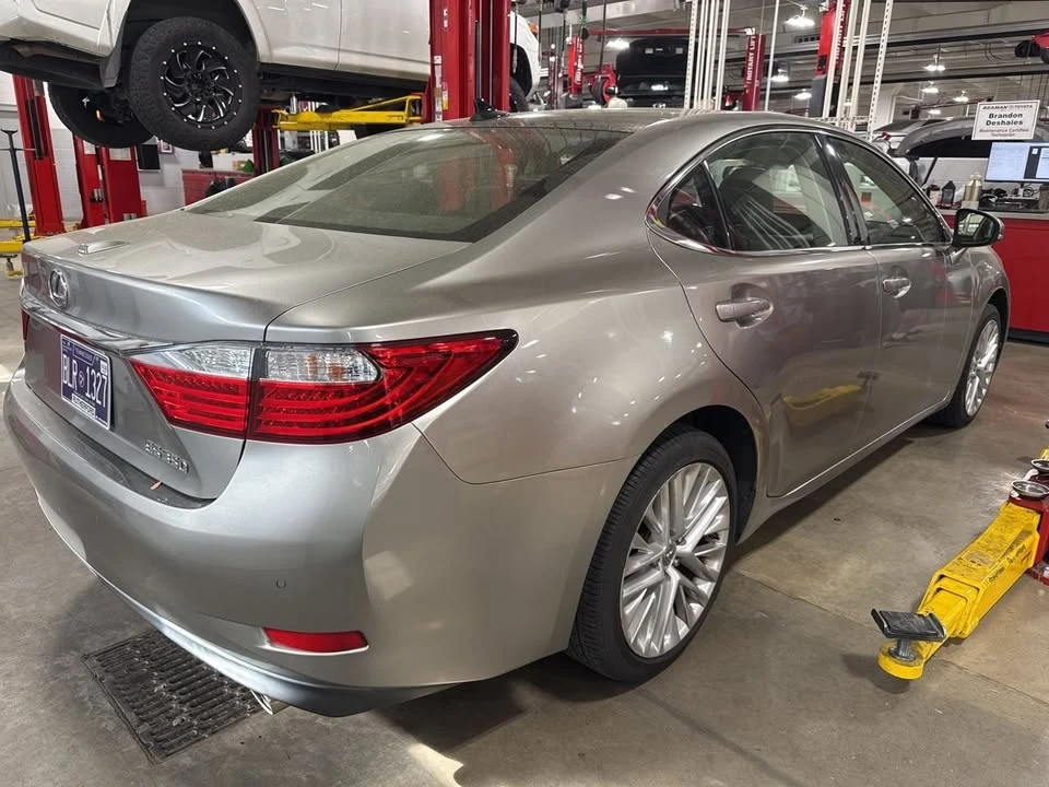 2015 Lexus ES 6th Gen - Image 3 of 8