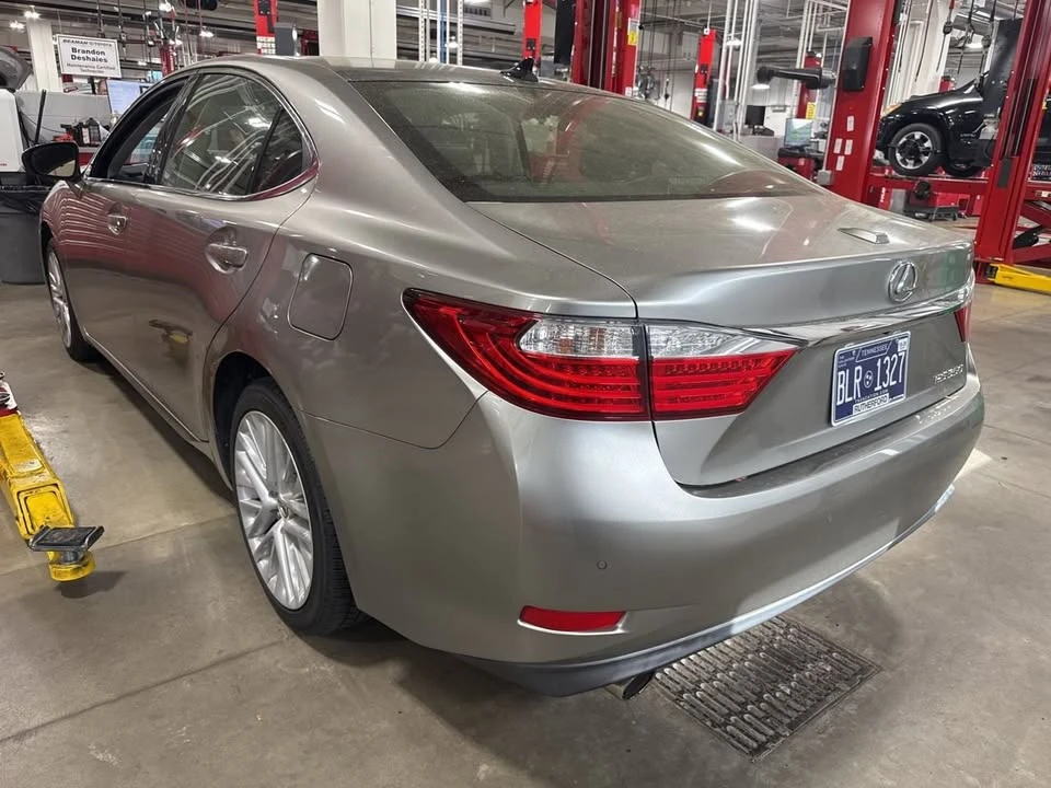 2015 Lexus ES 6th Gen - Image 4 of 8