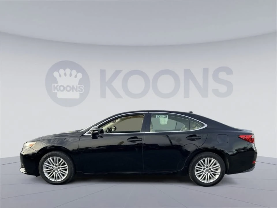 2015 Lexus ES 6th Gen - Image 2 of 9