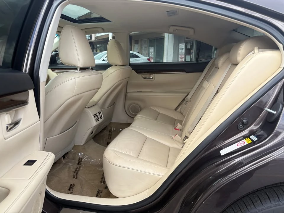 2015 Lexus ES 6th Gen - Image 14 of 20