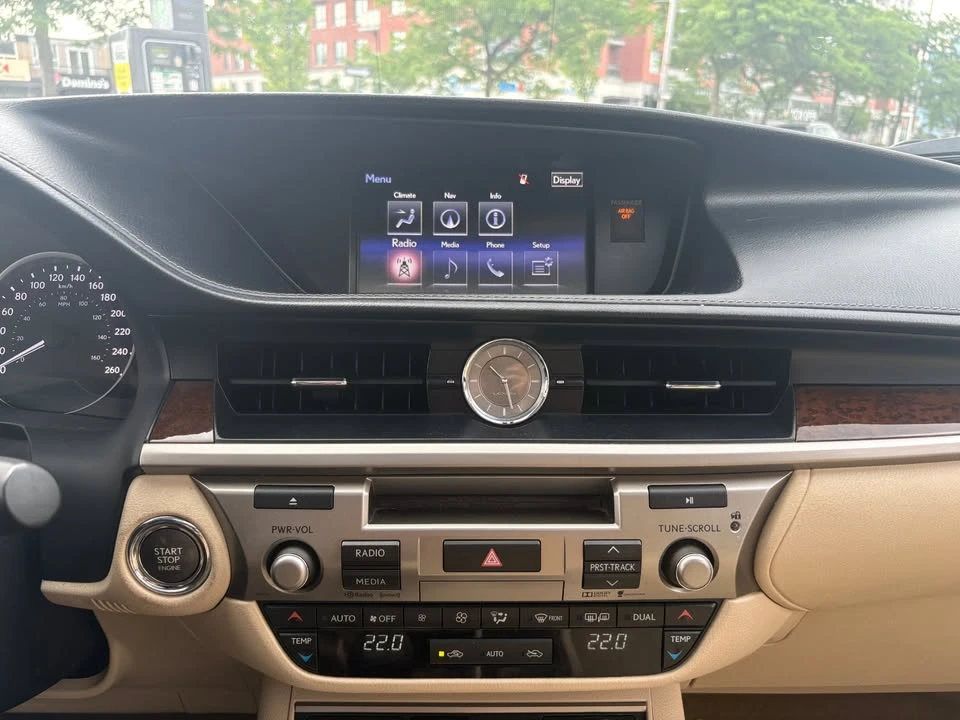 2015 Lexus ES 6th Gen - Image 16 of 20