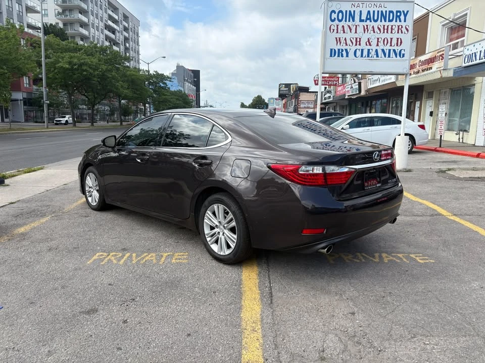 2015 Lexus ES 6th Gen - Image 7 of 20