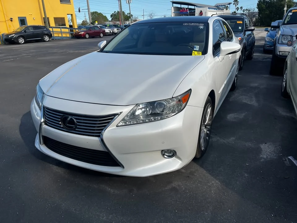 2015 Lexus ES 6th Gen - Image 3 of 5