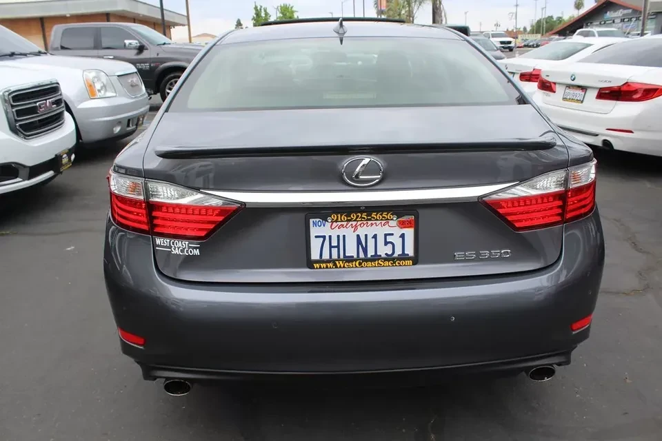 2015 Lexus ES 6th Gen - Image 3 of 10