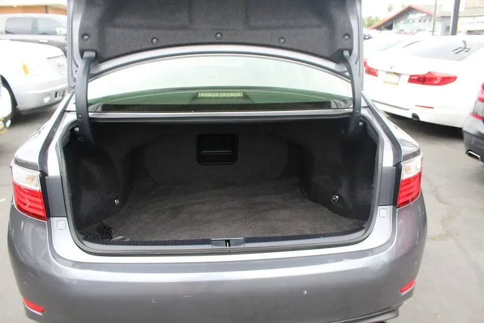 2015 Lexus ES 6th Gen - Image 7 of 10