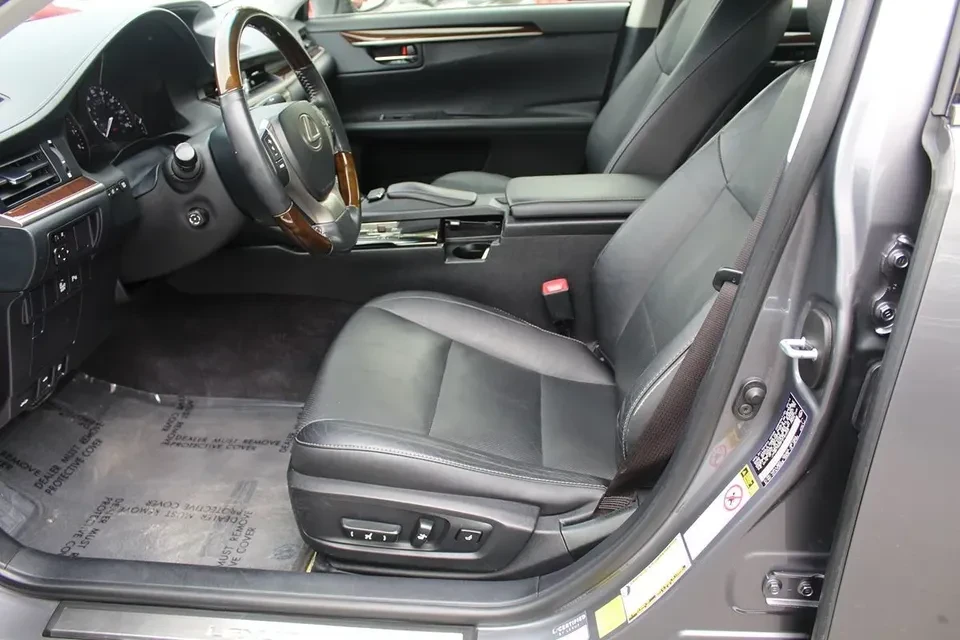 2015 Lexus ES 6th Gen - Image 6 of 10