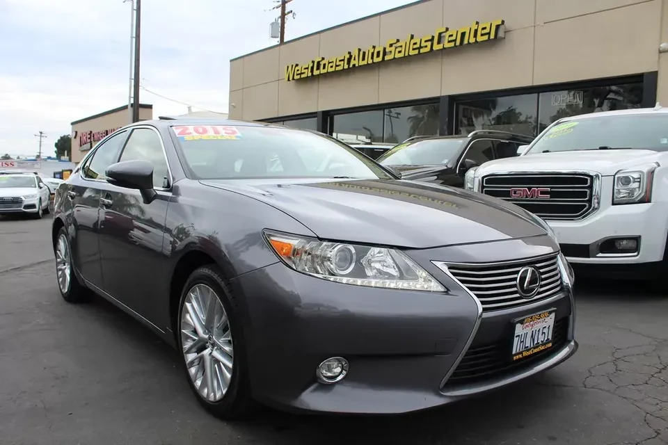 2015 Lexus ES 6th Gen - Image 4 of 10