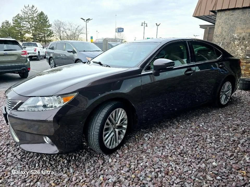 2015 Lexus ES 6th Gen - Image 4 of 18