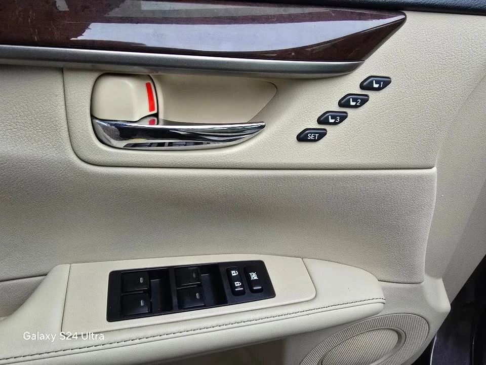 2015 Lexus ES 6th Gen - Image 13 of 18