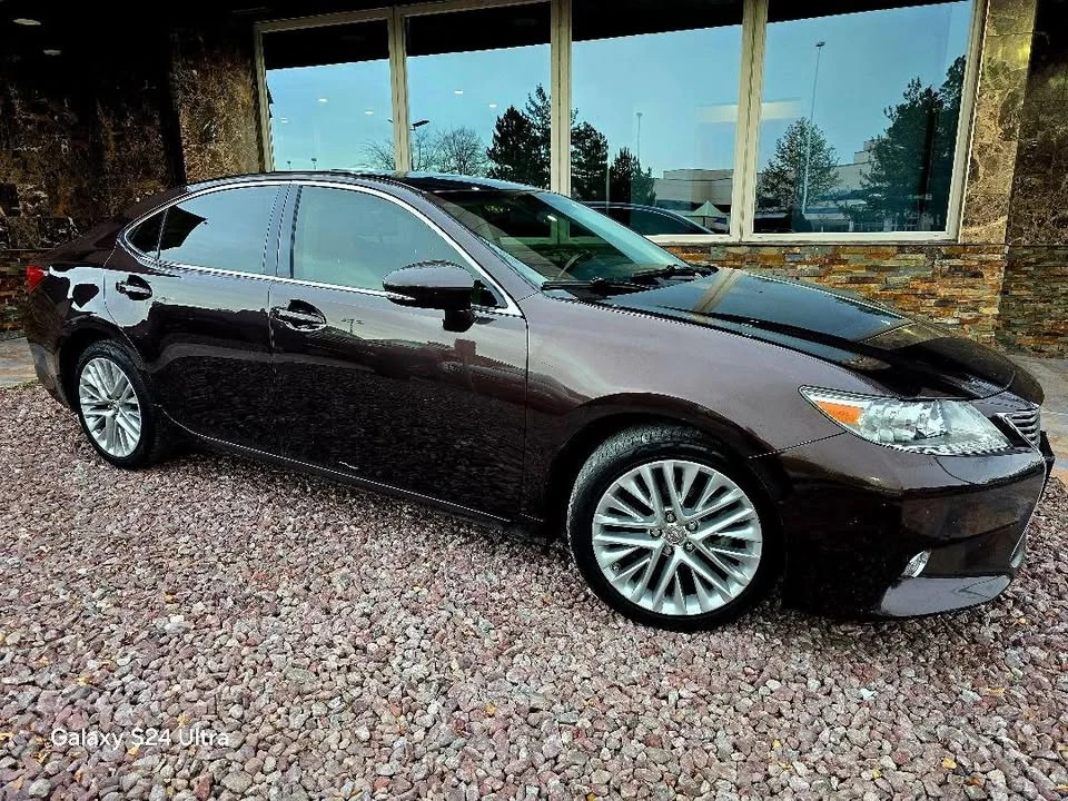 2015 Lexus ES 6th Gen - Image 5 of 18