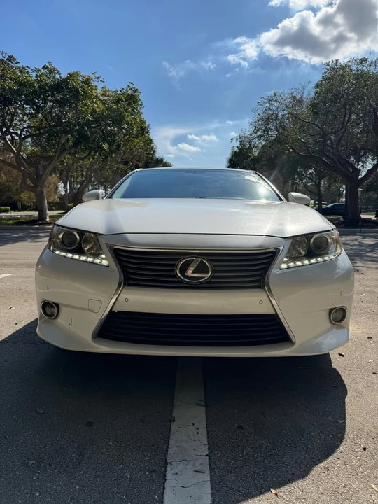 2015 Lexus ES 6th Gen - Image 4 of 18