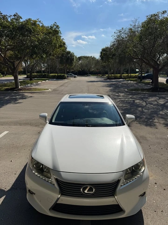 2015 Lexus ES 6th Gen - Image 3 of 18