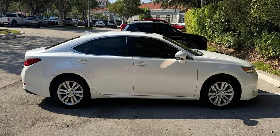 2015 Lexus ES 6th Gen - Image 2 of 18