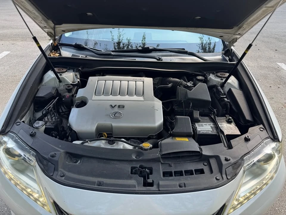 2015 Lexus ES 6th Gen - Image 12 of 18