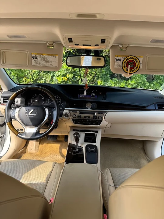 2015 Lexus ES 6th Gen - Image 11 of 18