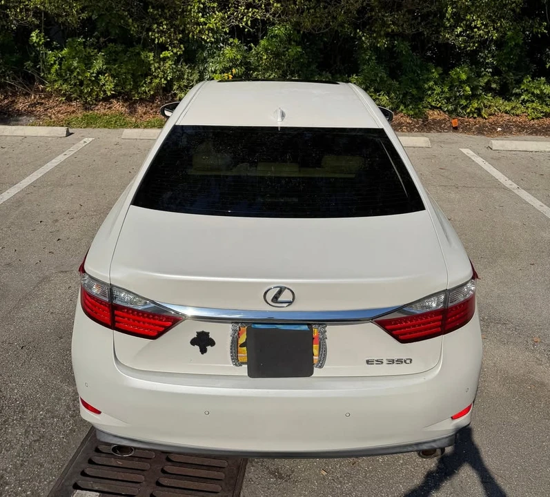 2015 Lexus ES 6th Gen - Image 6 of 18