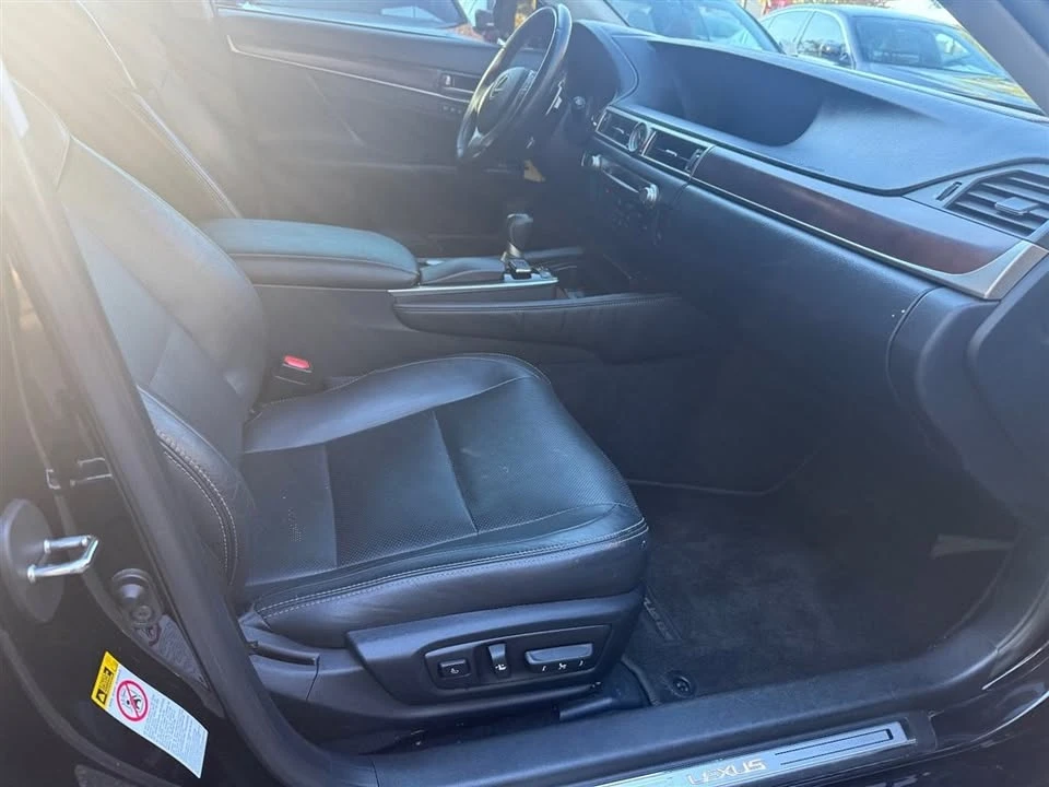 2015 Lexus GS 4th Gen - Image 13 of 17