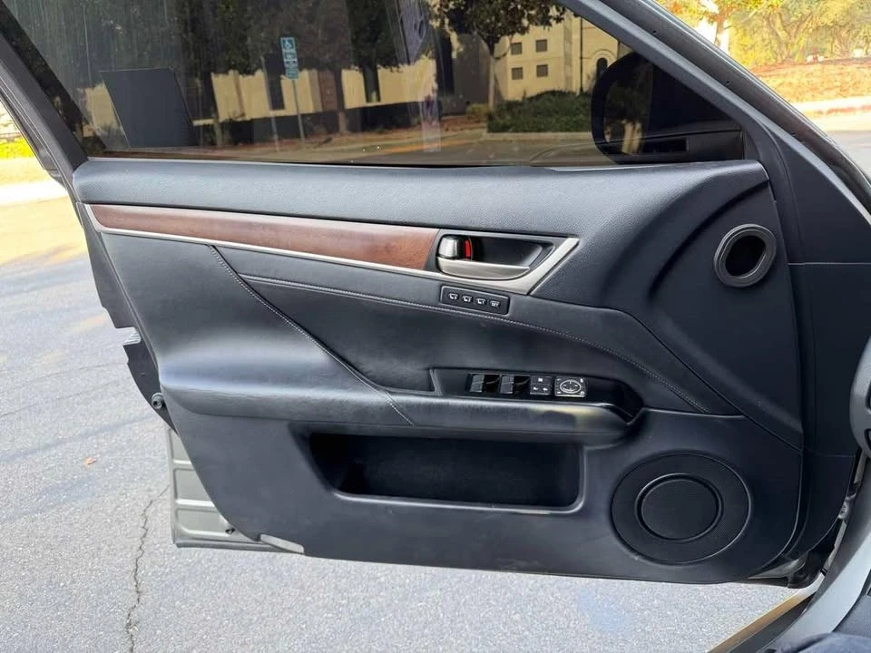 2015 Lexus GS 4th Gen - Image 11 of 18