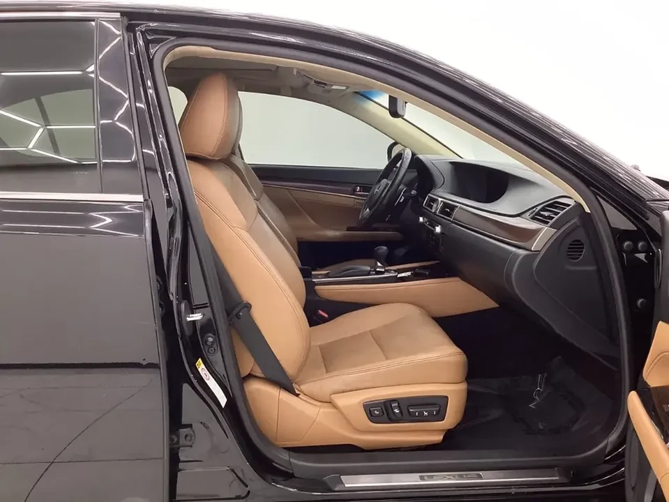 2015 Lexus GS 4th Gen - Image 12 of 17