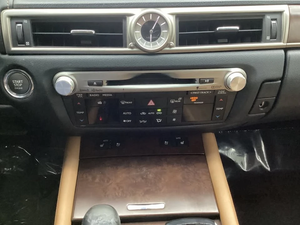 2015 Lexus GS 4th Gen - Image 16 of 19