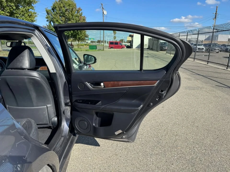 2015 Lexus GS 4th Gen - Image 14 of 19