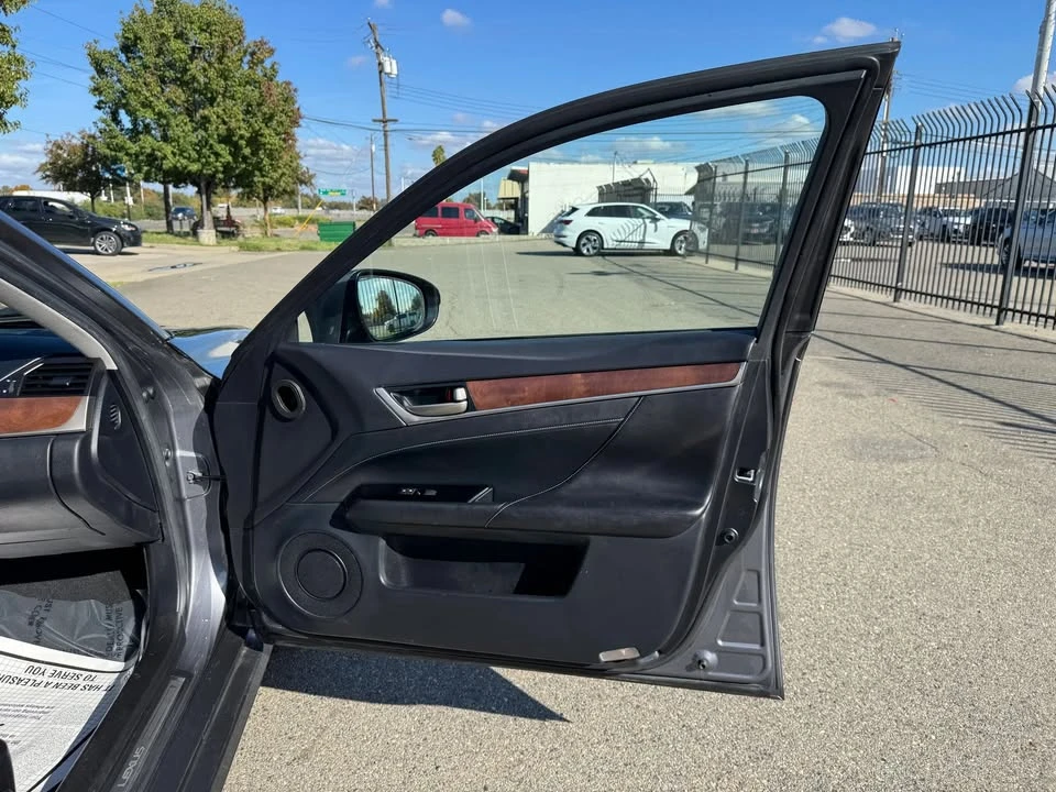 2015 Lexus GS 4th Gen - Image 16 of 19