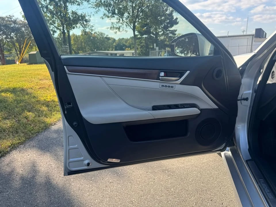 2015 Lexus GS 4th Gen - Image 11 of 20
