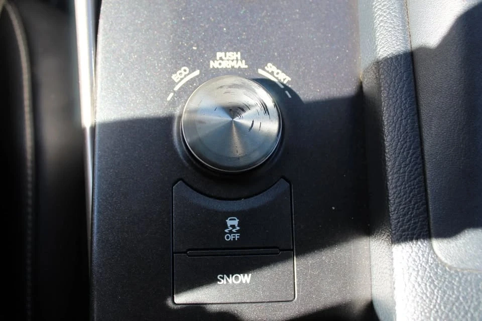 2015 Lexus IS 3rd Gen - Image 16 of 19