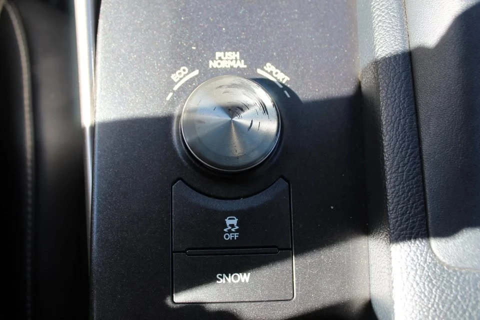 2015 Lexus IS 3rd Gen - Image 16 of 20