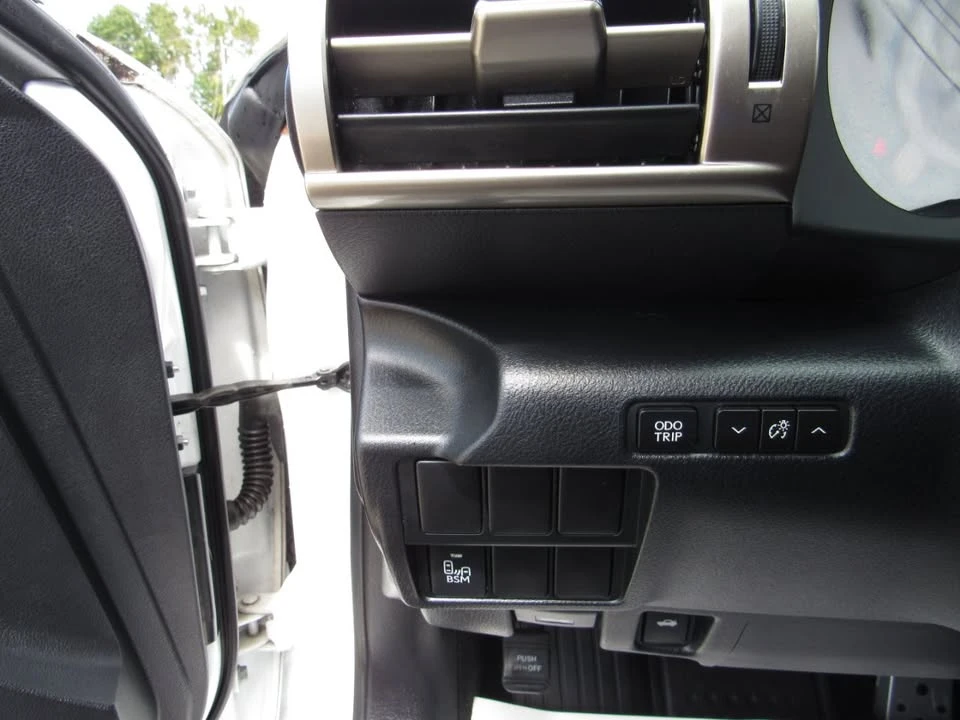 2015 Lexus IS 3rd Gen - Image 16 of 19
