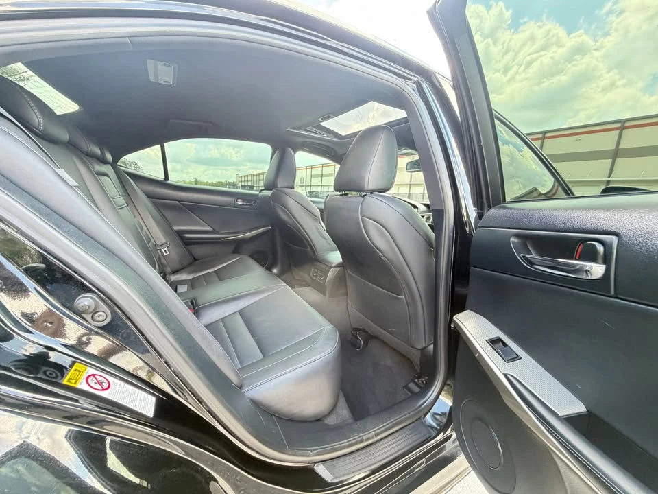 2015 Lexus IS 3rd Gen - Image 16 of 19
