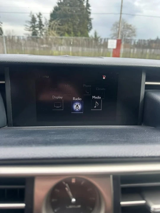 2015 Lexus IS 3rd Gen - Image 16 of 20