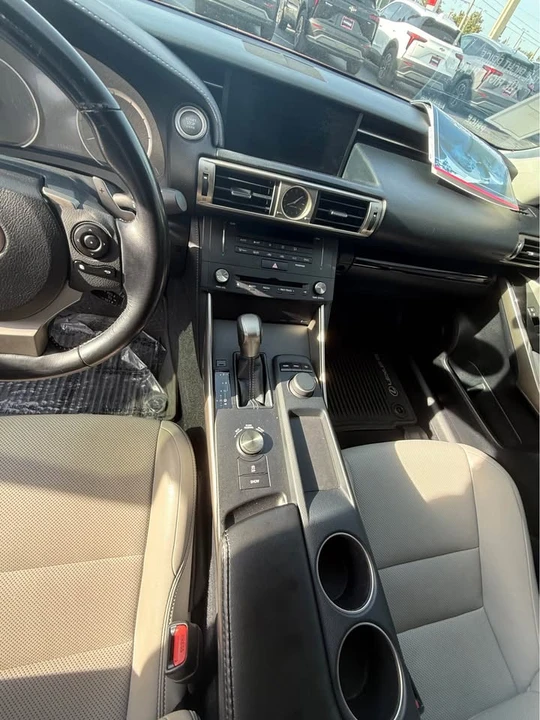 2015 Lexus IS 3rd Gen - Image 8 of 11