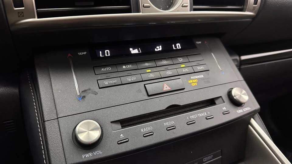 2015 Lexus IS 3rd Gen - Image 18 of 19