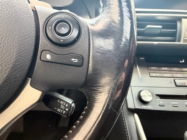 2015 Lexus IS 2nd Gen - Image 16 of 19