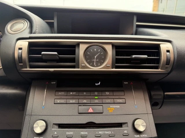 2015 Lexus IS 2nd Gen - Image 18 of 19