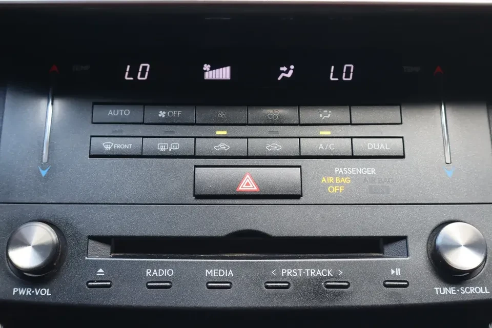 2015 Lexus IS 3rd Gen - Image 17 of 20
